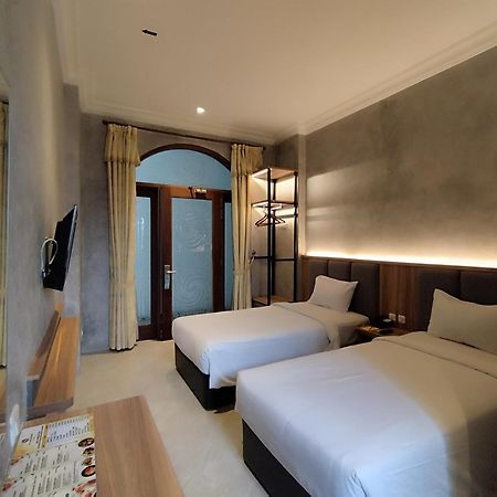 The Grand Palace Hotel Malang Exterior foto