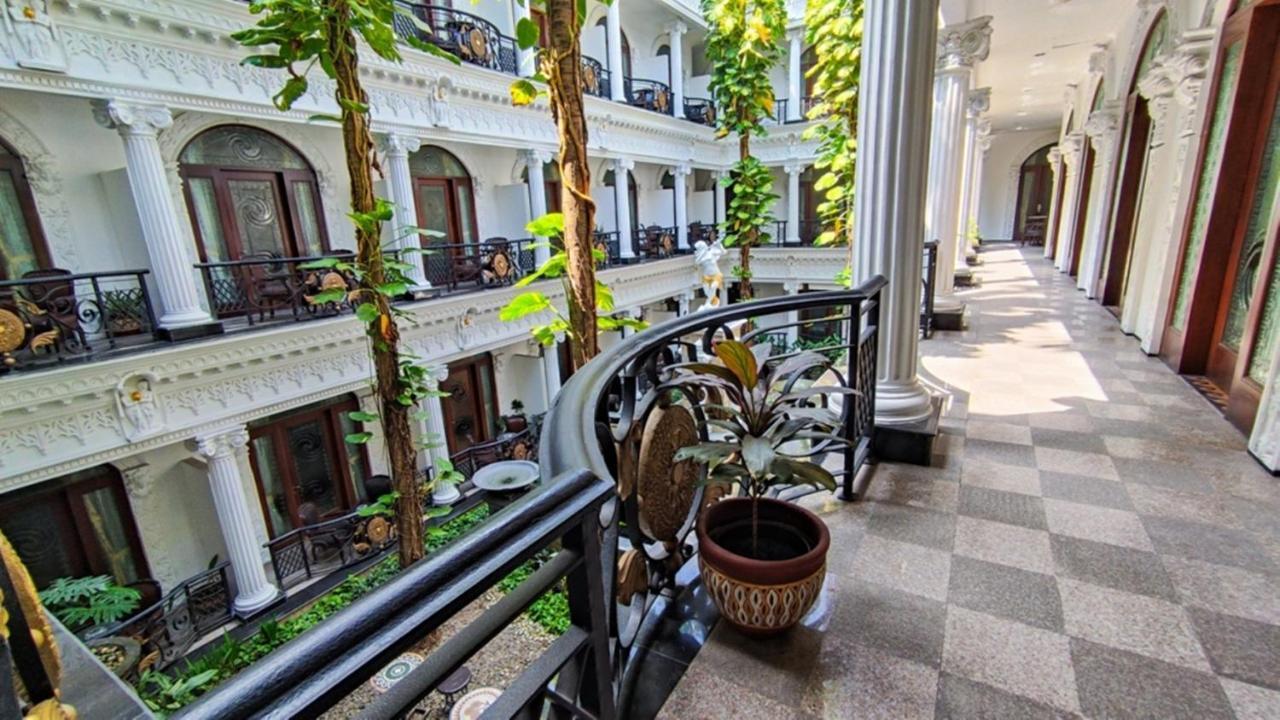 The Grand Palace Hotel Malang Exterior foto