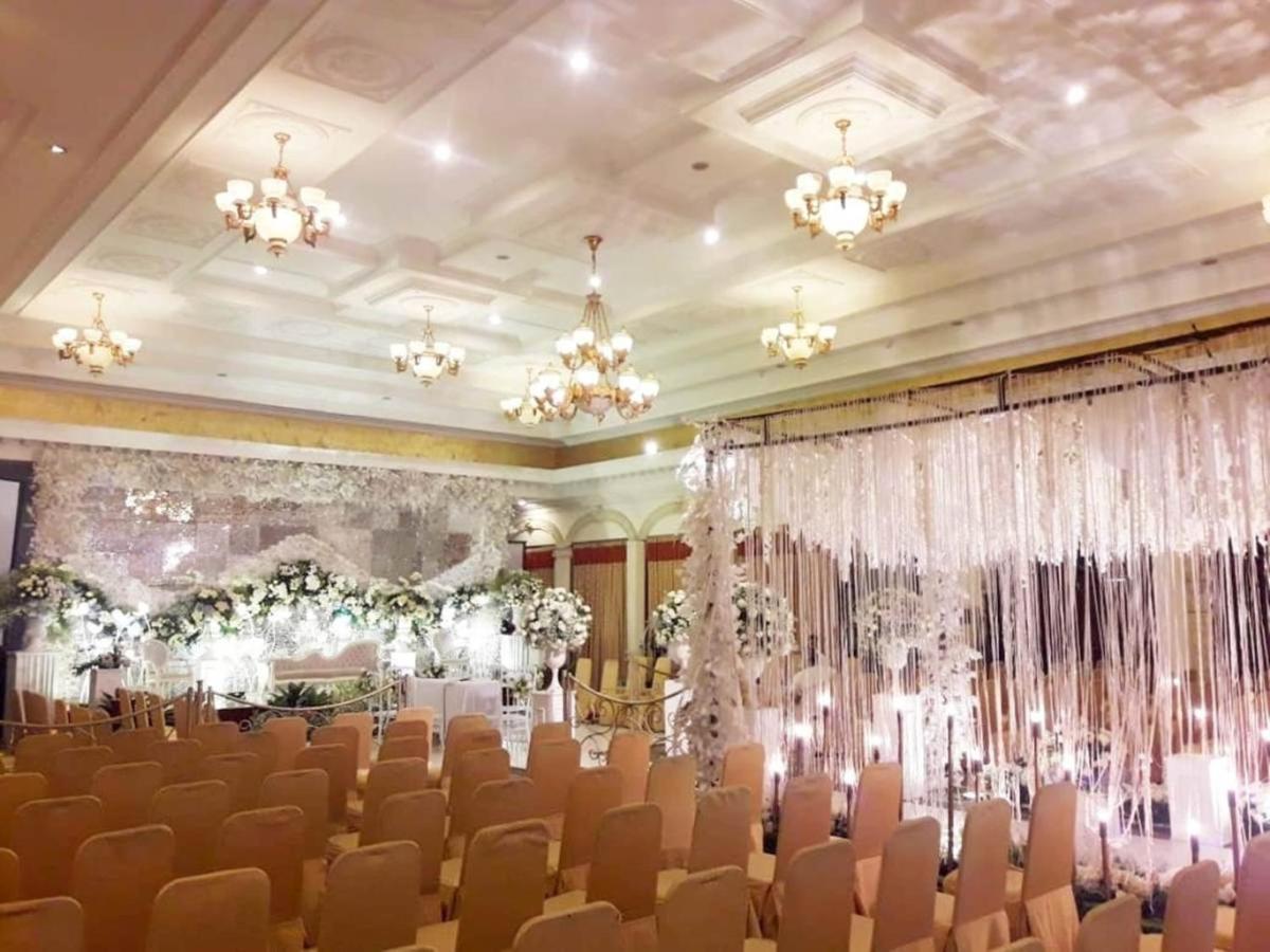 The Grand Palace Hotel Malang Exterior foto
