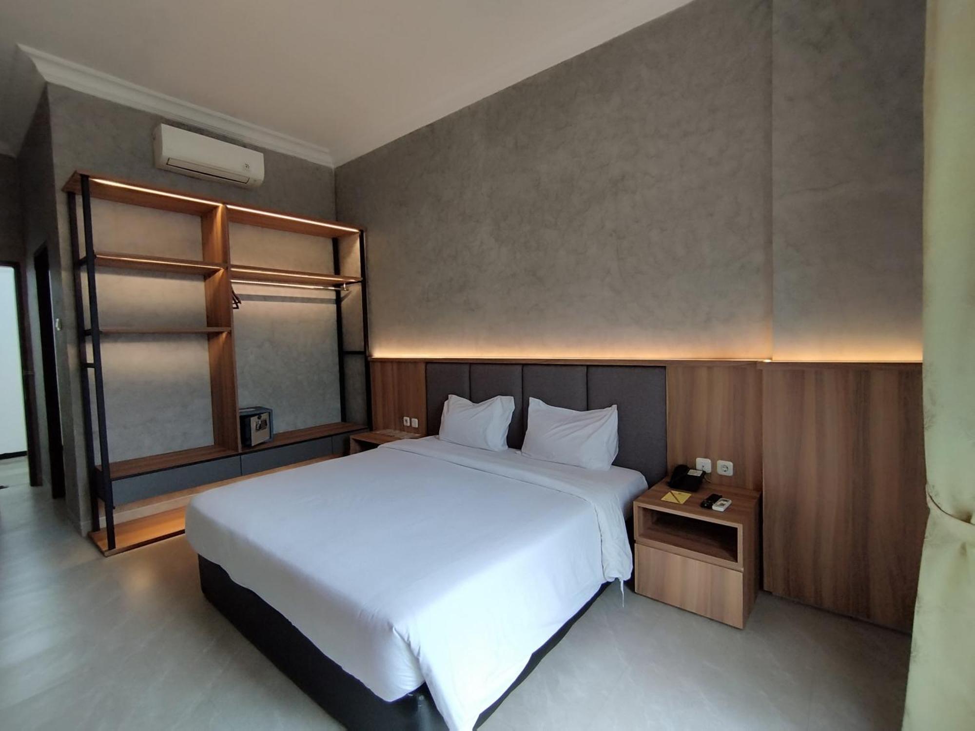 The Grand Palace Hotel Malang Exterior foto