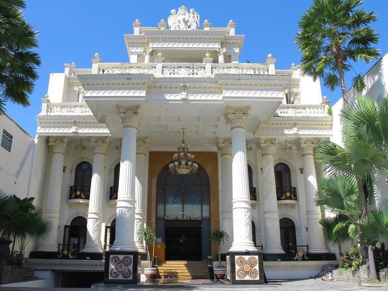 The Grand Palace Hotel Malang Exterior foto