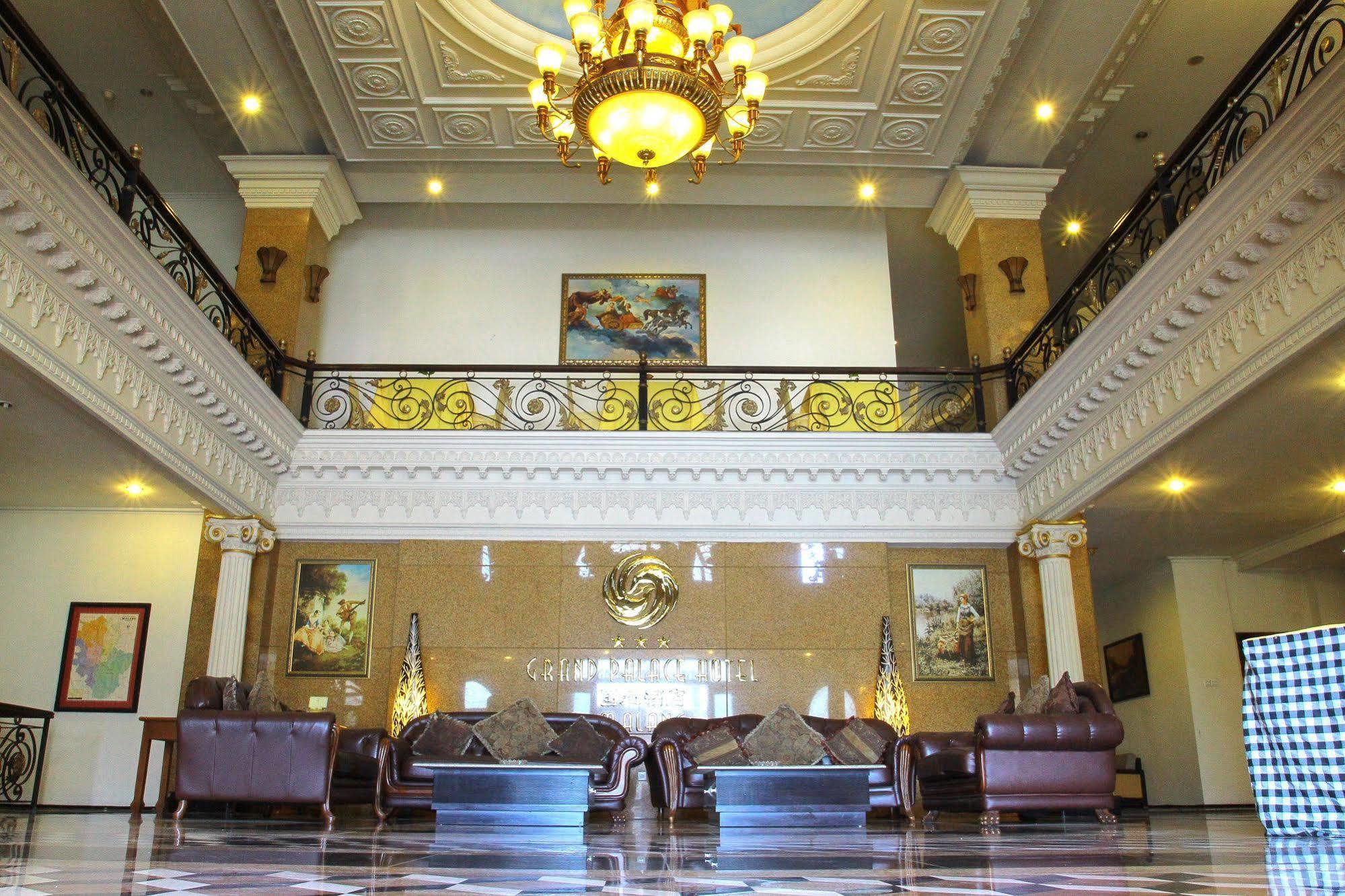The Grand Palace Hotel Malang Exterior foto