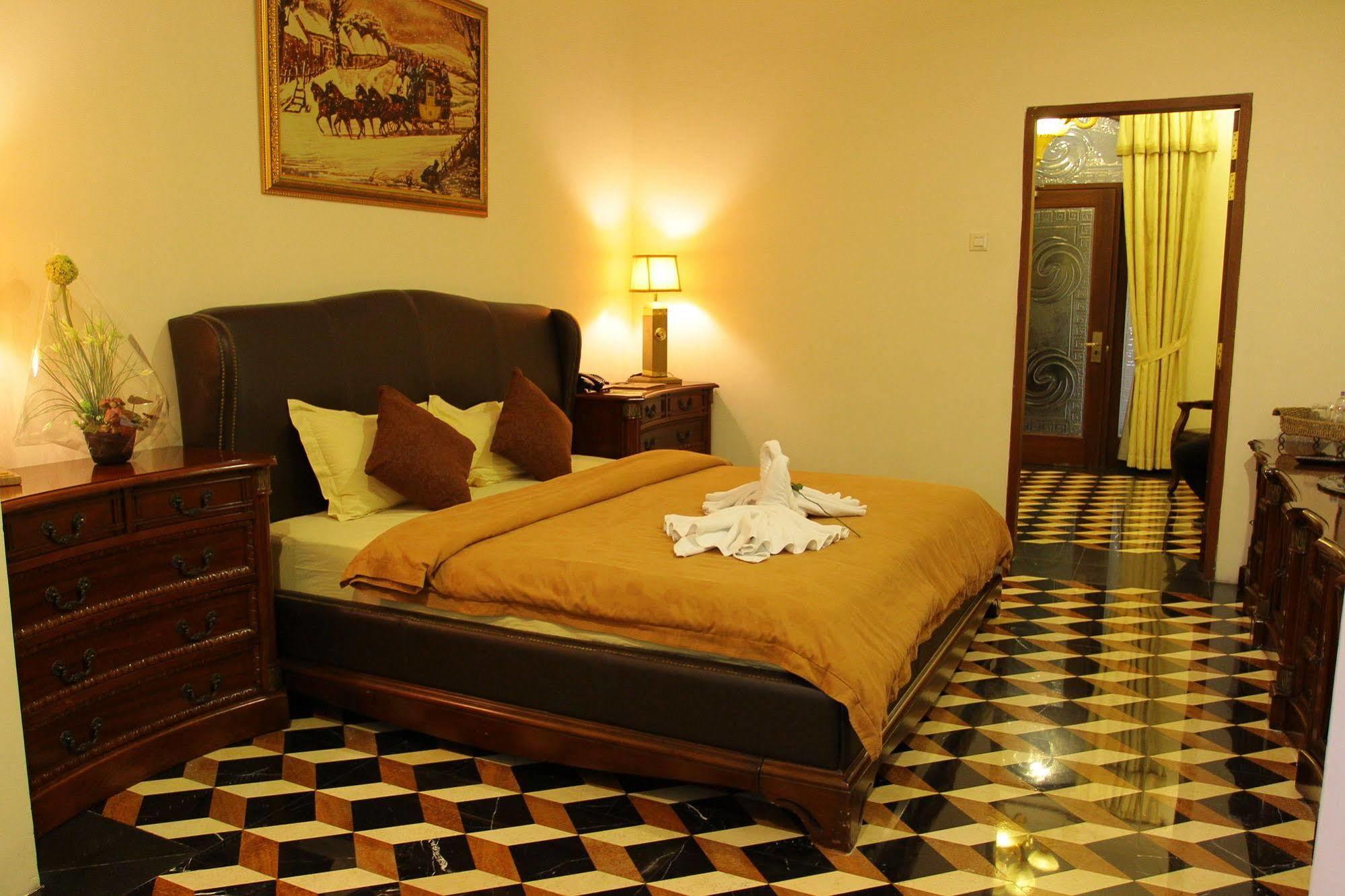 The Grand Palace Hotel Malang Exterior foto
