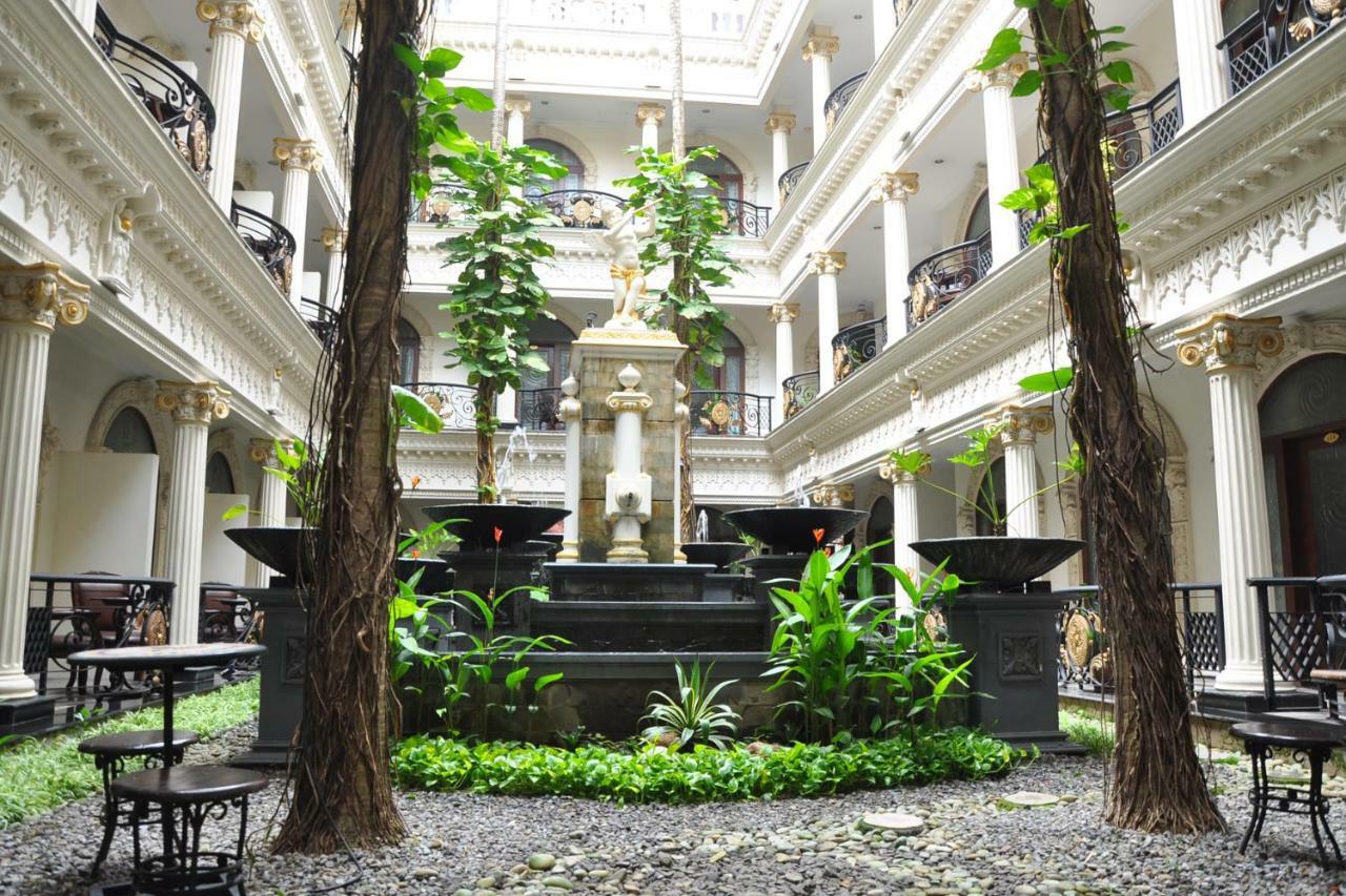 The Grand Palace Hotel Malang Exterior foto